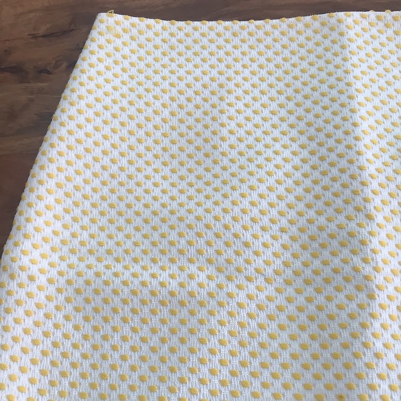 !HP! ❤️ Club Monaco Textured Yellow Dotted Mini Skirt Size 2 - Picture 3 of 12